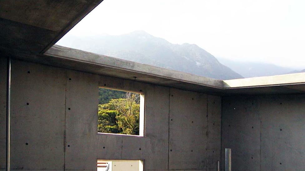 unfinished-huts-on-yakushima4